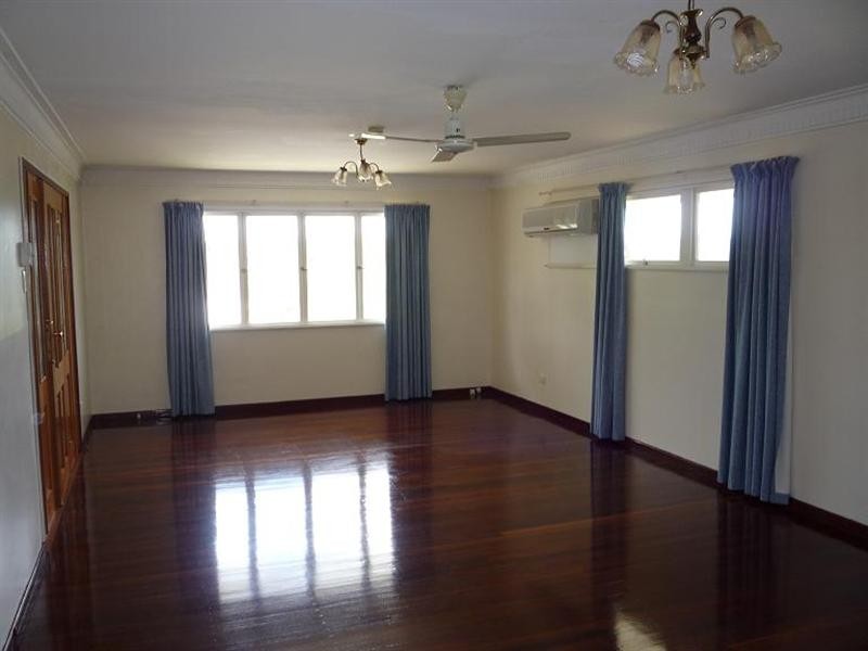 222 Broadwater Road, Mansfield QLD 4122