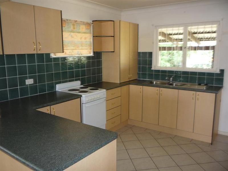 222 Broadwater Road, Mansfield QLD 4122