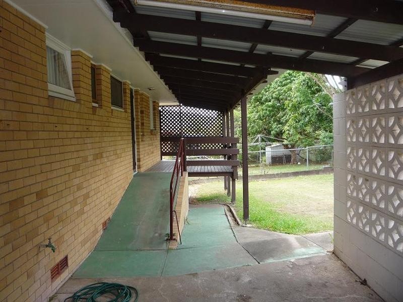 222 Broadwater Road, Mansfield QLD 4122