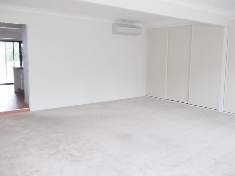 126 Wanda Road, Upper Mount Gravatt QLD 4122