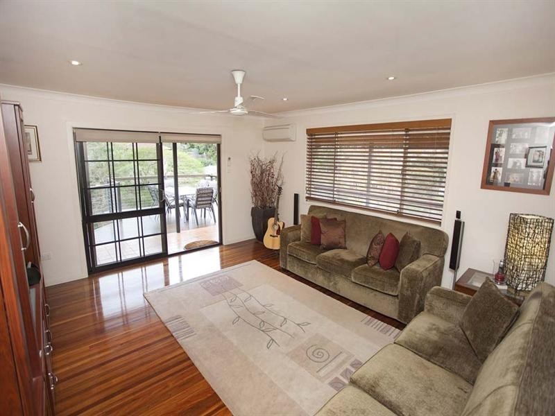 16 Flynn Street, Holland Park West QLD 4121