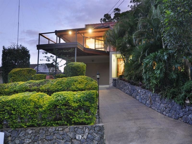 16 Flynn Street, Holland Park West QLD 4121