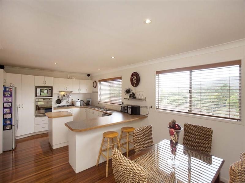 16 Flynn Street, Holland Park West QLD 4121