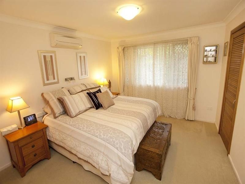 16 Flynn Street, Holland Park West QLD 4121