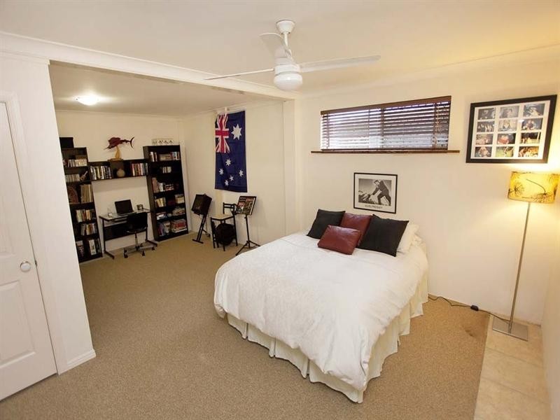 16 Flynn Street, Holland Park West QLD 4121