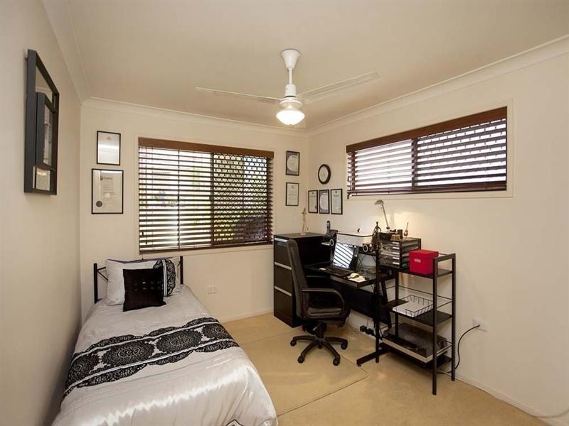 16 Flynn Street, Holland Park West QLD 4121