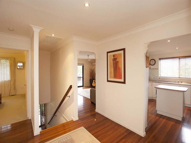 16 Flynn Street, Holland Park West QLD 4121