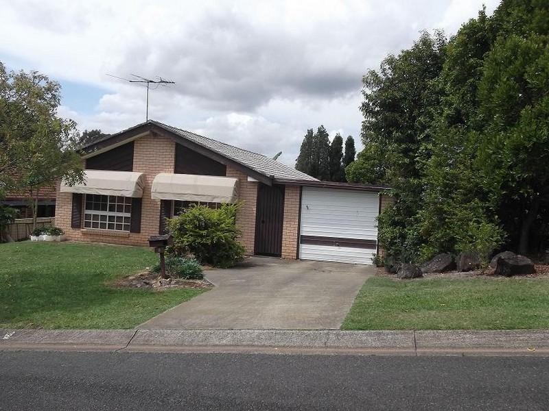 8 leru Street, Mansfield QLD 4122