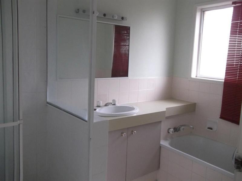 8 leru Street, Mansfield QLD 4122