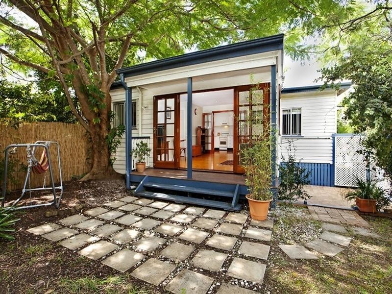 7 Gower Street, Holland Park West QLD 4121