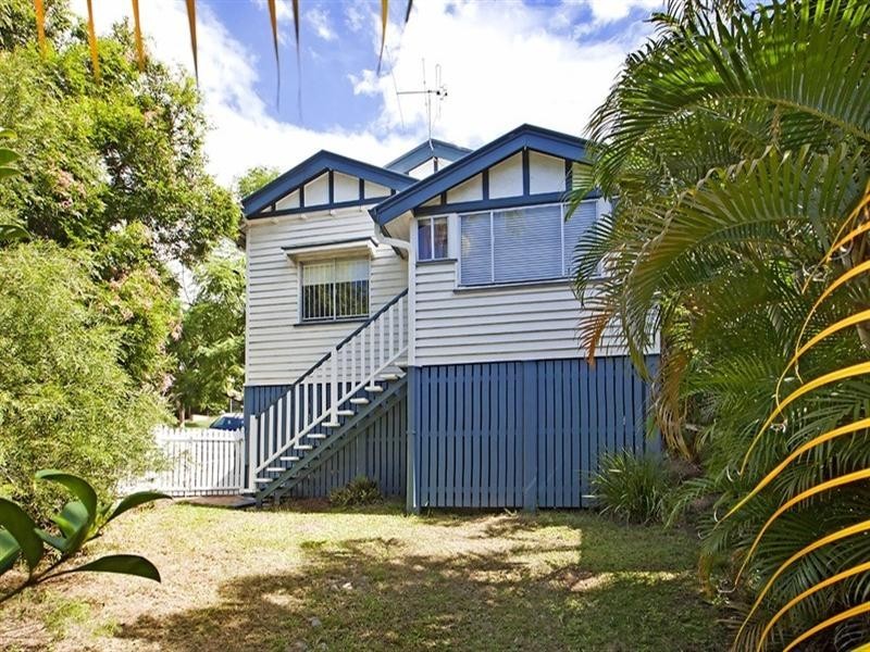 7 Gower Street, Holland Park West QLD 4121