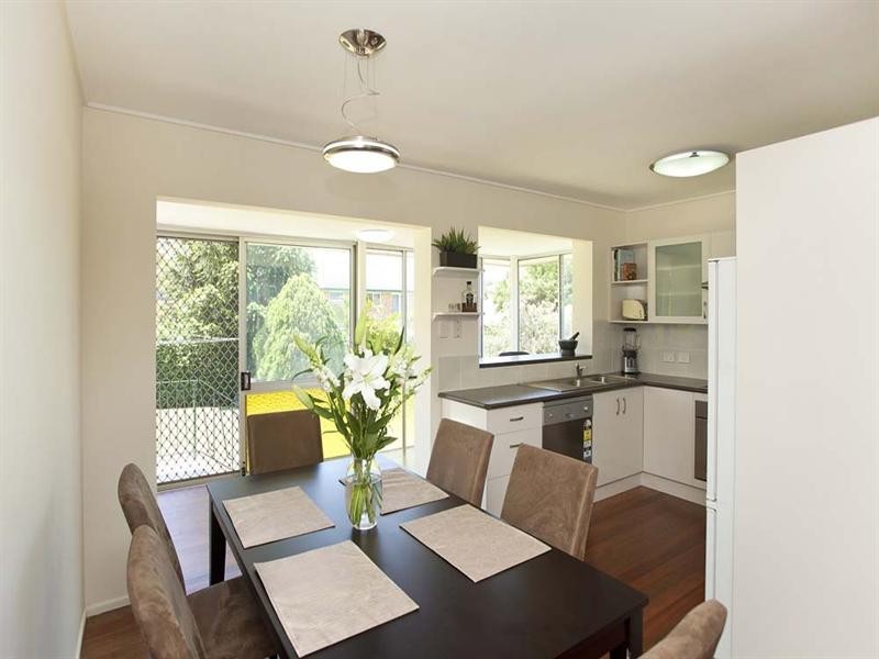 194 Broadwater Road, Mansfield QLD 4122