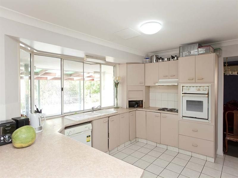 4 Marianna Street, Mansfield QLD 4122