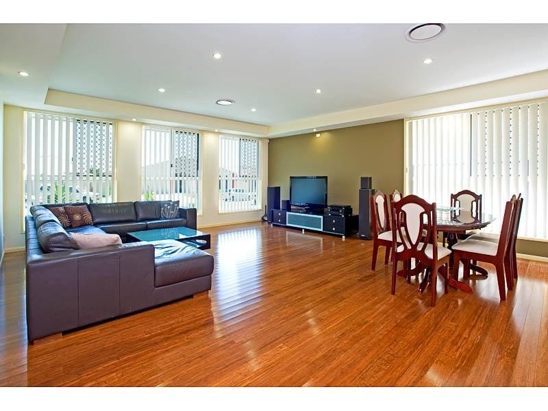 14 Denver Grove, Regents Park QLD 4118