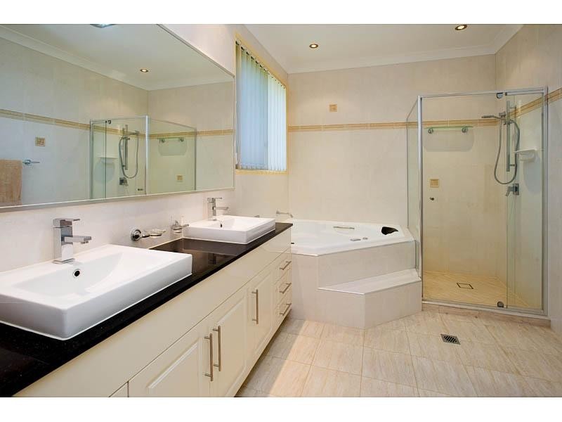 14 Denver Grove, Regents Park QLD 4118