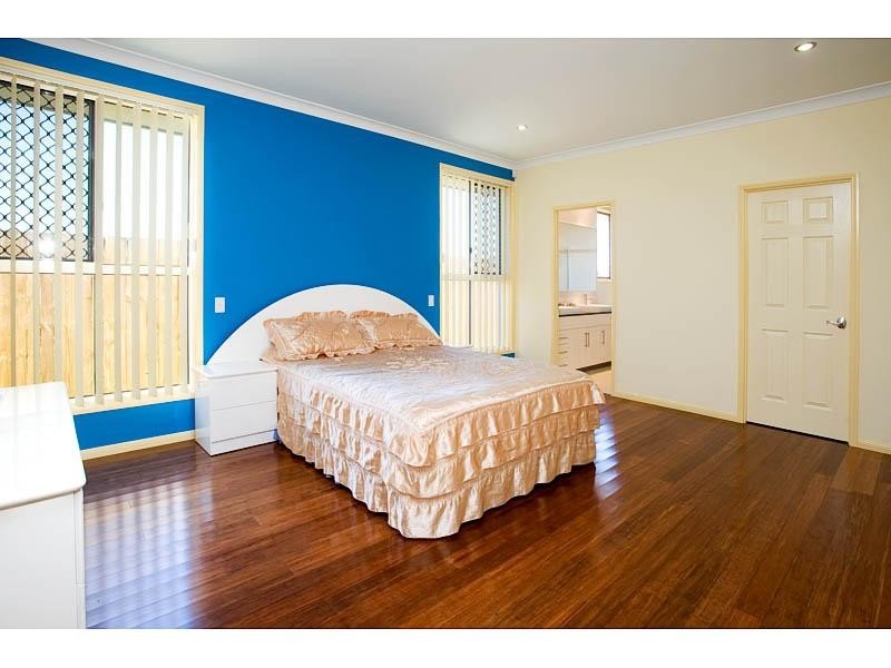 14 Denver Grove, Regents Park QLD 4118