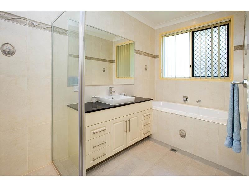 14 Denver Grove, Regents Park QLD 4118