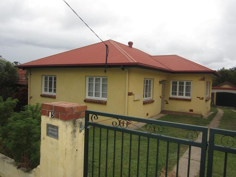 15 Burn Street, Camp Hill QLD 4152