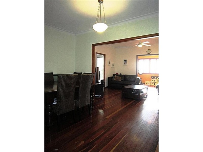 103 Creek Road, Mount Gravatt East QLD 4122