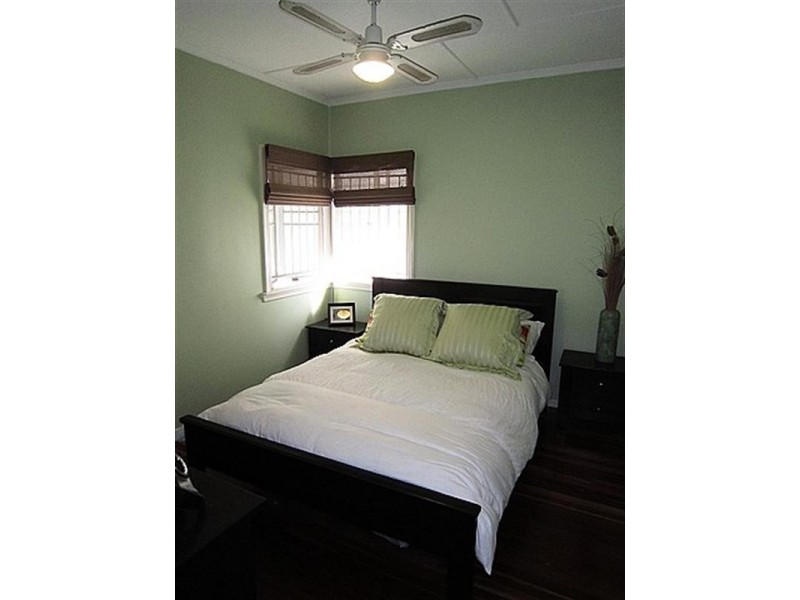 103 Creek Road, Mount Gravatt East QLD 4122