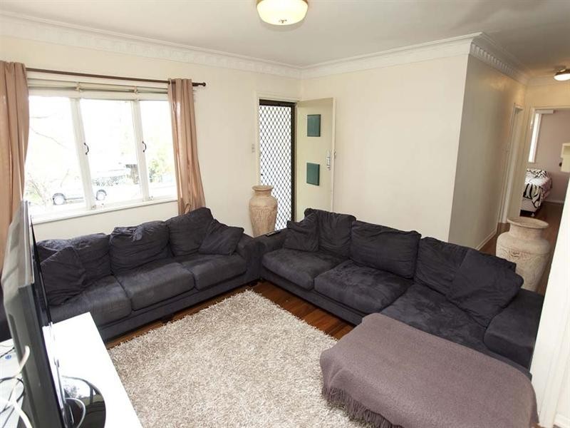 27 Curfew Street, Upper Mount Gravatt QLD 4122