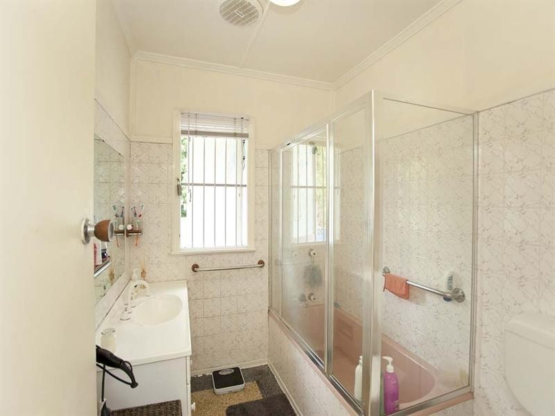 27 Curfew Street, Upper Mount Gravatt QLD 4122