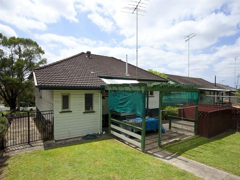 27 Curfew Street, Upper Mount Gravatt QLD 4122