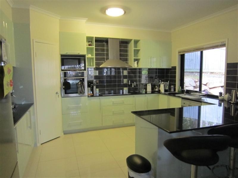4 Leonardo Close, Eight Mile Plains QLD 4113