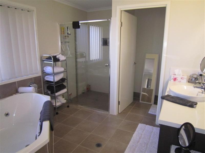 4 Leonardo Close, Eight Mile Plains QLD 4113