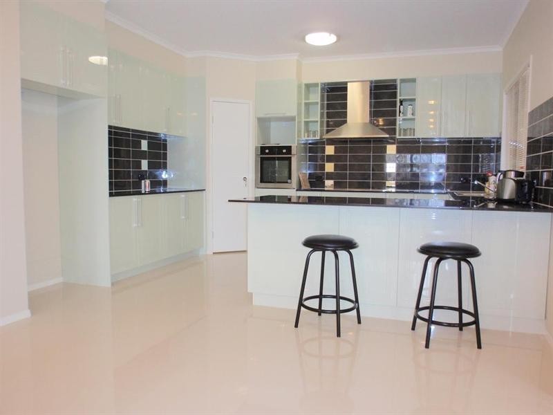 4 Leonardo Close, Eight Mile Plains QLD 4113