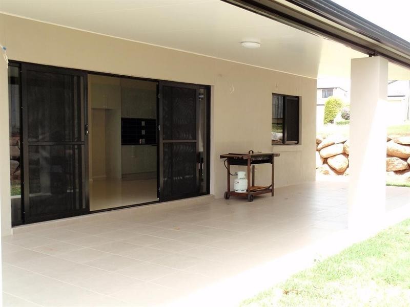 4 Leonardo Close, Eight Mile Plains QLD 4113