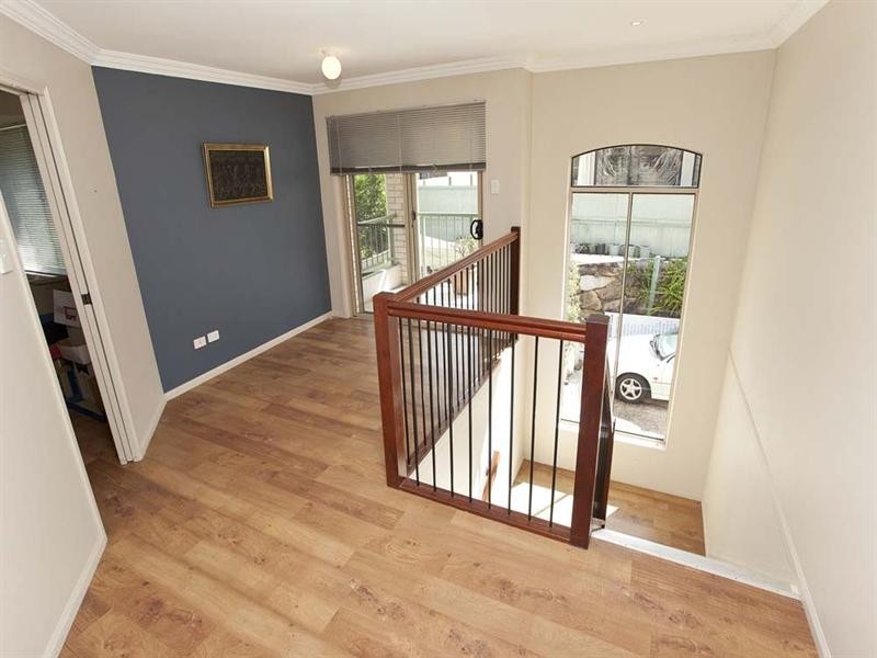 32 David Road, Holland Park QLD 4121