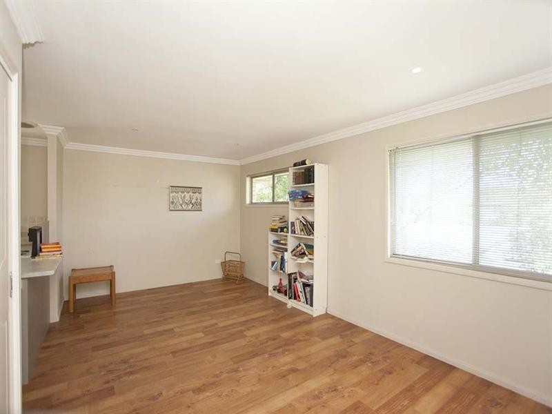 32 David Road, Holland Park QLD 4121