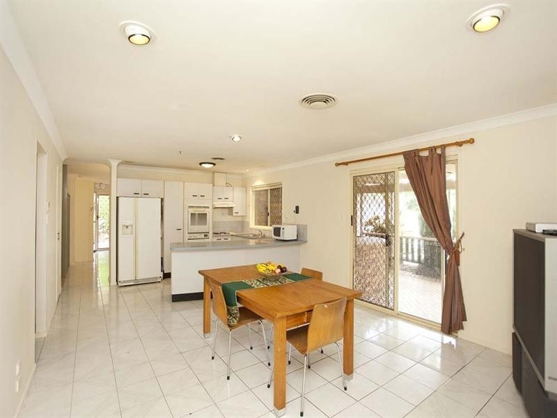 8 Falstaff Street, Belmont QLD 4153