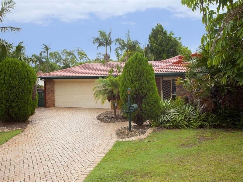 8 Falstaff Street, Belmont QLD 4153