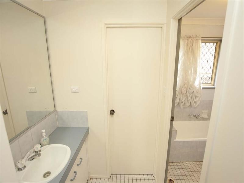 8 Falstaff Street, Belmont QLD 4153