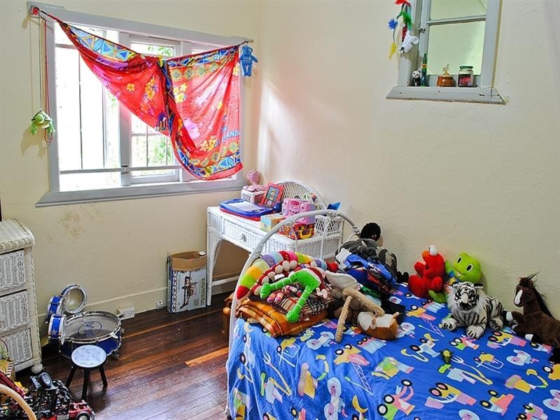 865 Logan Road, Holland Park West QLD 4121