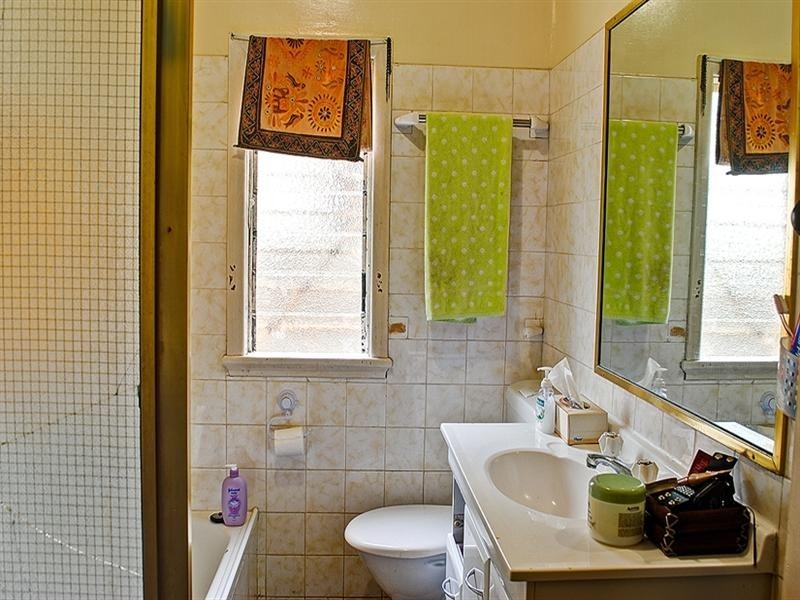 865 Logan Road, Holland Park West QLD 4121