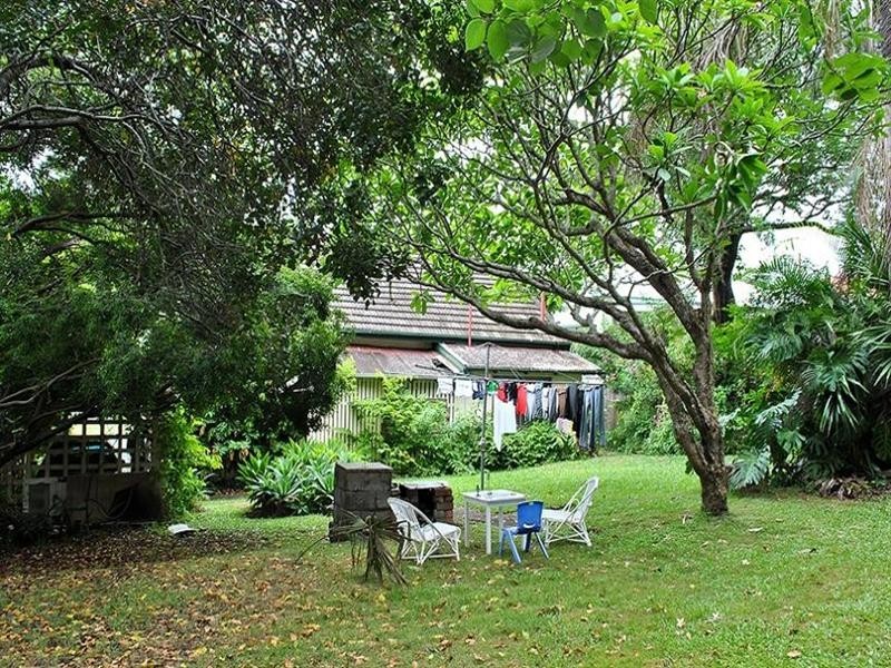 865 Logan Road, Holland Park West QLD 4121