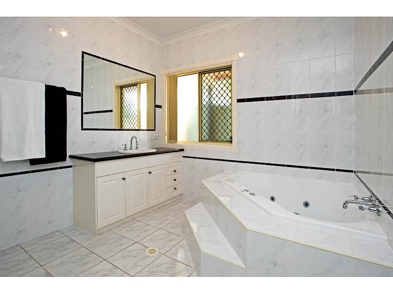 15 Frankenia Court, Regents Park QLD 4118