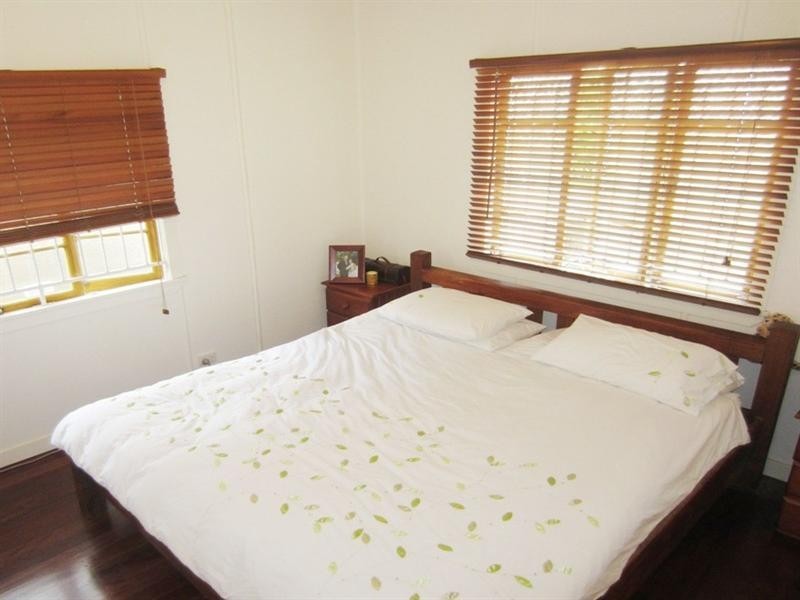 30 Eric Road, Holland Park QLD 4121