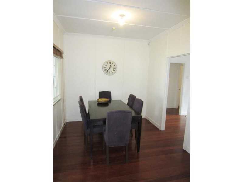 30 Eric Road, Holland Park QLD 4121