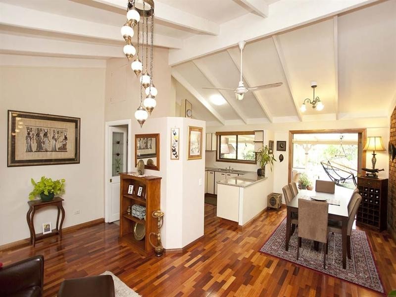 15 Winthrop Street, Wishart QLD 4122