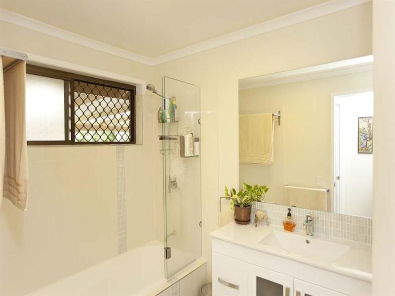 15 Winthrop Street, Wishart QLD 4122