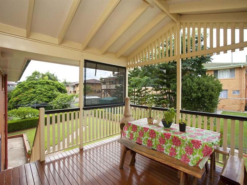 42 Tandanya Street, Mansfield QLD 4122