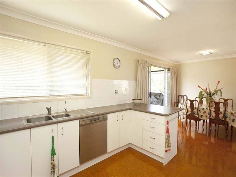 42 Tandanya Street, Mansfield QLD 4122