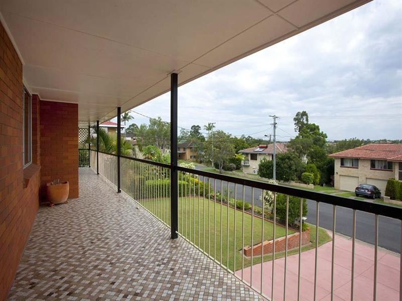 42 Tandanya Street, Mansfield QLD 4122