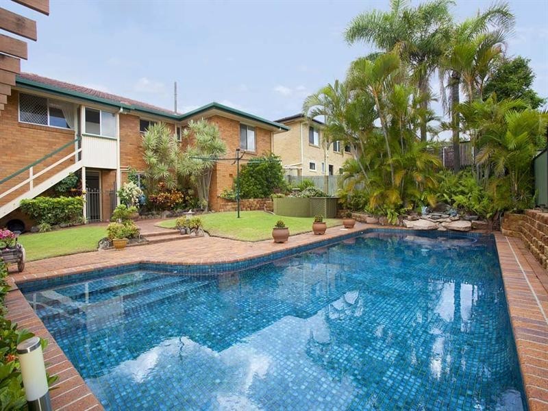 6 Menkira Street, Mansfield QLD 4122