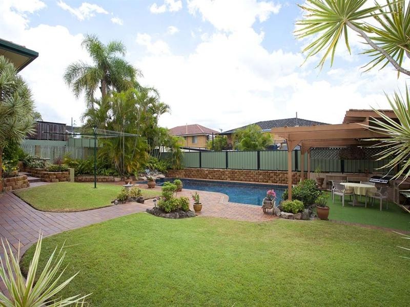 6 Menkira Street, Mansfield QLD 4122