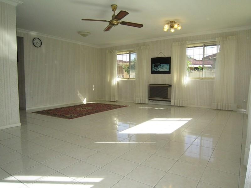 9 Iberis Street, Macgregor QLD 4109